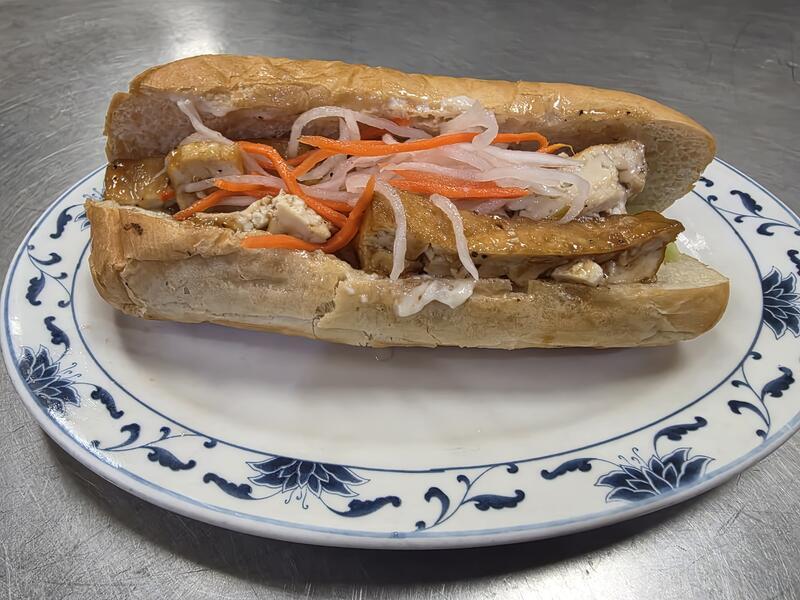 10V. BANH MI CHAY